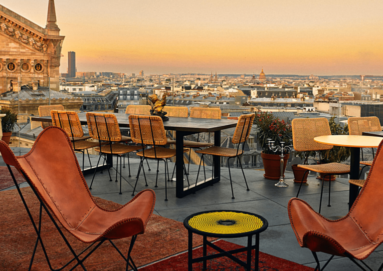 rooftop Paris créatures